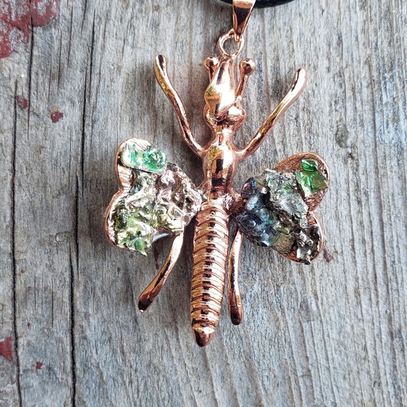 Bismuth Dragonfly pendant - Picture 4 of 8
